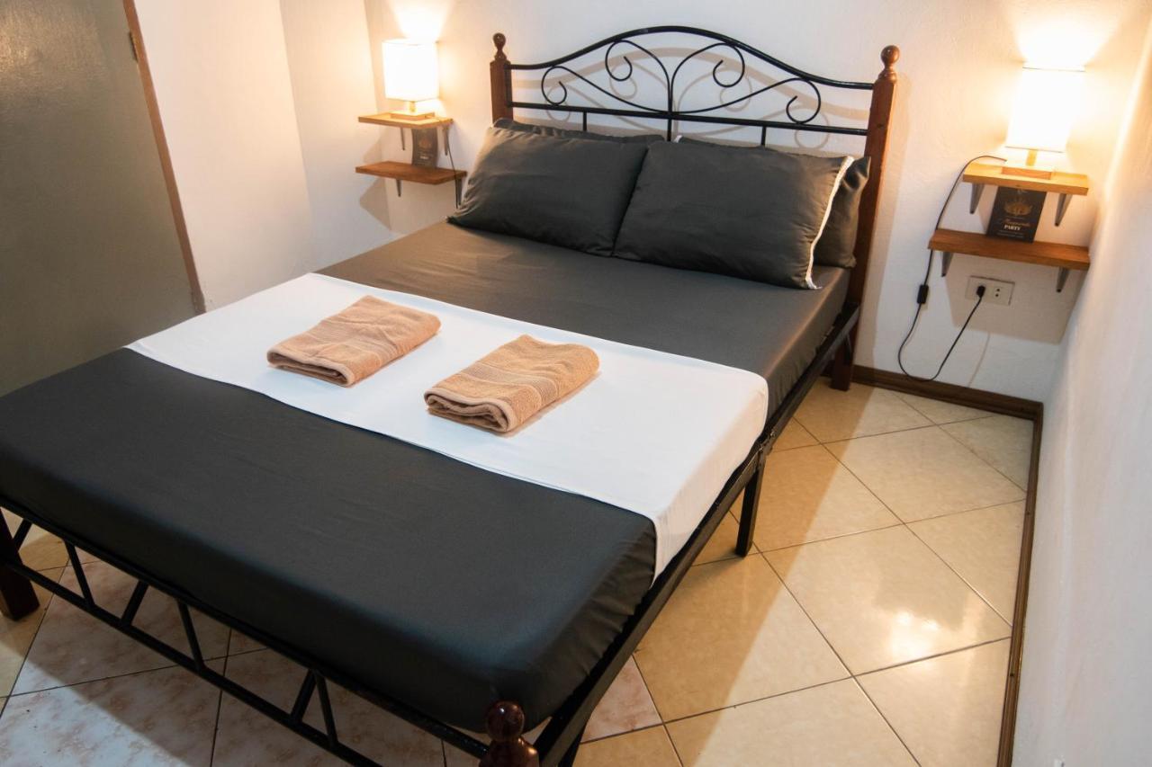 Ohlala Hostel Moalboal Eksteriør bilde